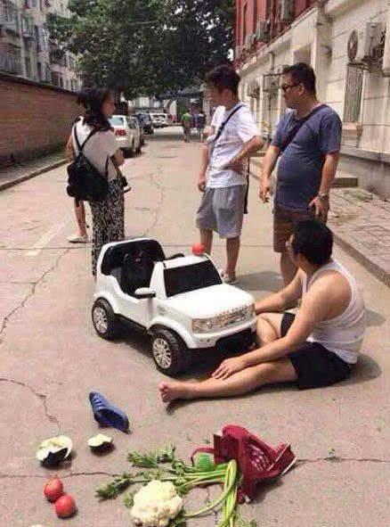 碰瓷吃瓜大哥视频,一场网络热传视频引发的全民热议