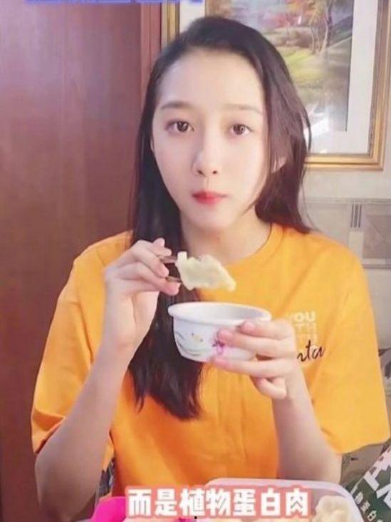 陪玩小雪吃瓜视频免费观看,带你领略娱乐新风尚