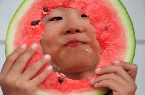 宝宝吃瓜视频大全,萌态百出视频大全