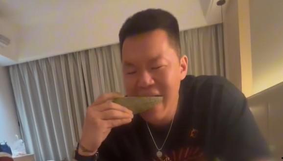 看吃瓜视频的人,吃瓜群众视角下的娱乐圈风云录