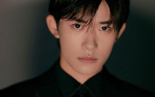 易烊千玺早期吃瓜视频,揭秘青涩少年成长轨迹