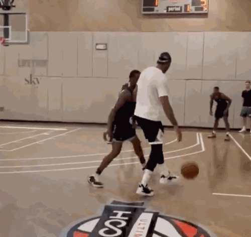 吃瓜小熊打球视频在线观看,在线观看精彩瞬间