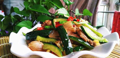 猫吃炒小瓜吗会中毒吗视频,揭秘潜在中毒风险