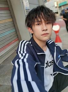 易烊千玺默默吃瓜爆料视频,揭秘娱乐圈不为人知的一面